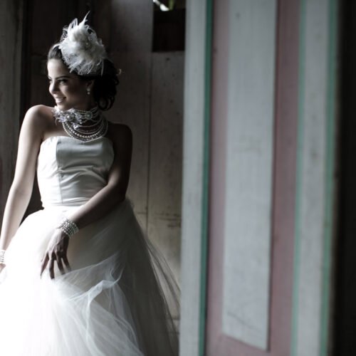 Aluguel de Joias para Noivas - Rendas Plumas Perolas e Pedras Strass