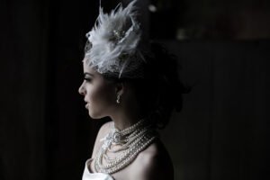 Aluguel de Joias para Noivas - Rendas Plumas Perolas e Pedras Strass