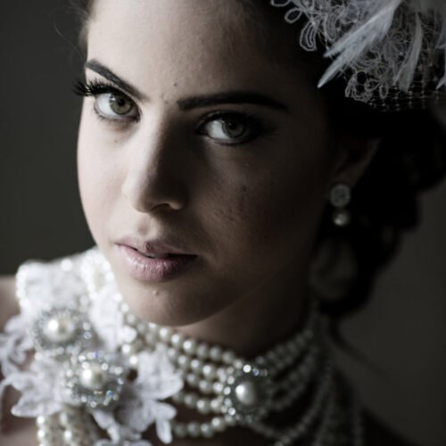 Aluguel de Joias para Noivas - Rendas Plumas Perolas e Pedras Strass