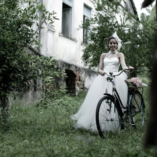 Aluguel de Joias para Noivas - Rendas Plumas Perolas e Pedras Strass