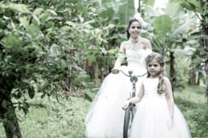 Coleção Lovely - Rendas Plumas Perolas e Pedras Strass