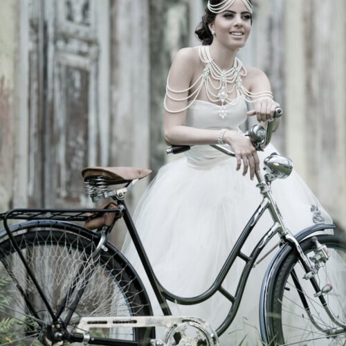 Coleção Lovely - Rendas Plumas Perolas e Pedras Strass