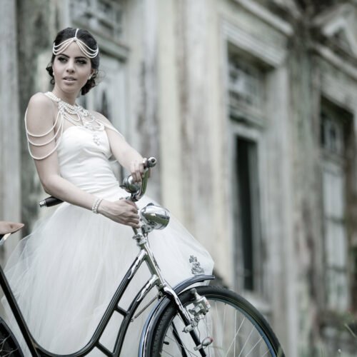 Coleção Lovely - Rendas Plumas Perolas e Pedras Strass