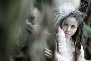 Aluguel de Joias para Noivas - Rendas Plumas Perolas e Pedras Strass