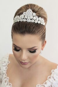 Coroa de noivas com pedras